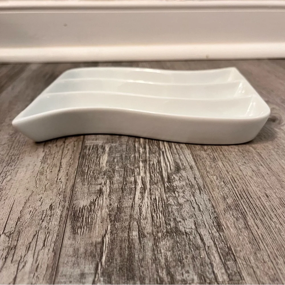 Crate & Barrel White Porcelain Swirl Square Appetizer Candy Dish 7